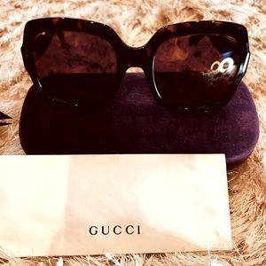 Genuine Gucci sunglasses with Case and carry bag